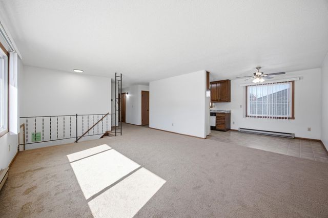 1602 6th Avenue N, Moorhead, MN 56560