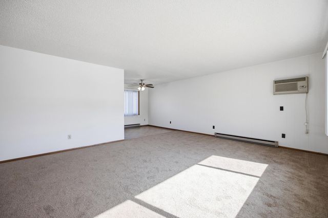 1602 6th Avenue N, Moorhead, MN 56560