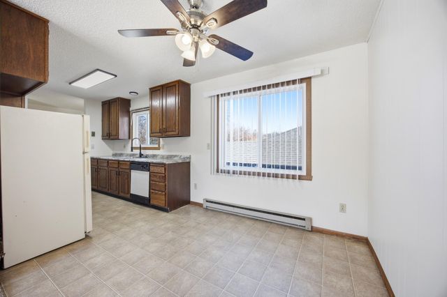 1602 6th Avenue N, Moorhead, MN 56560