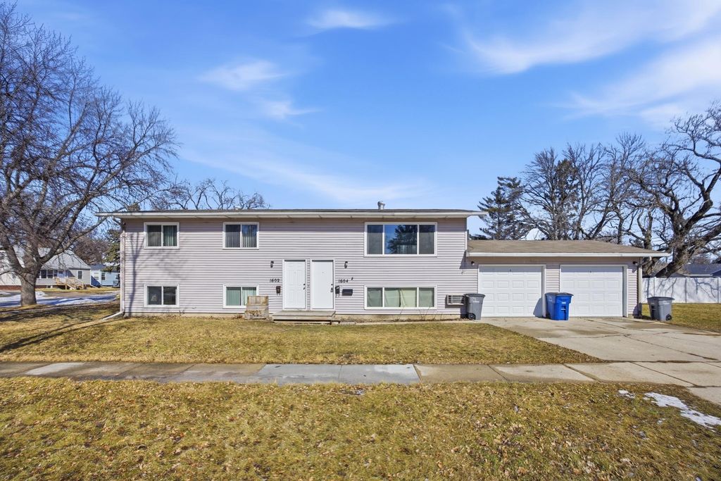 1602 6th Avenue N, Moorhead, MN 56560
