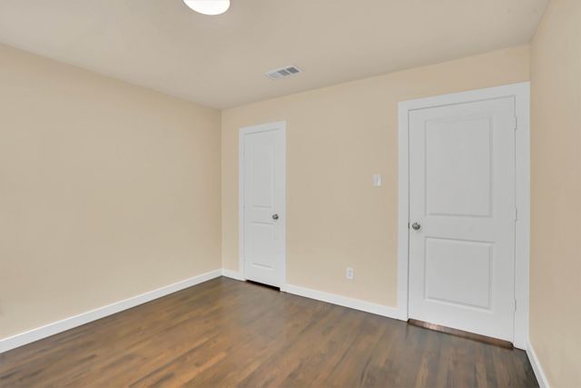 1605 Pine Street, Grand Prairie, TX 75050