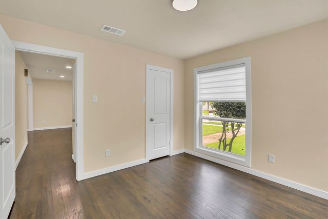 1605 Pine Street, Grand Prairie, TX 75050