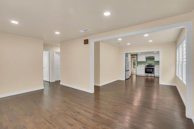 1605 Pine Street, Grand Prairie, TX 75050