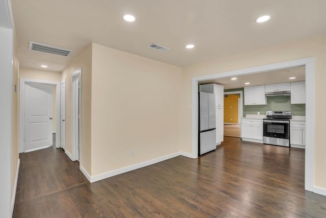 1605 Pine Street, Grand Prairie, TX 75050