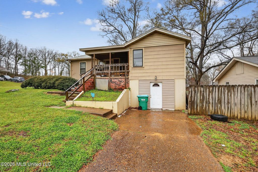 732 Chickasaw Drive, Grenada, MS 38901