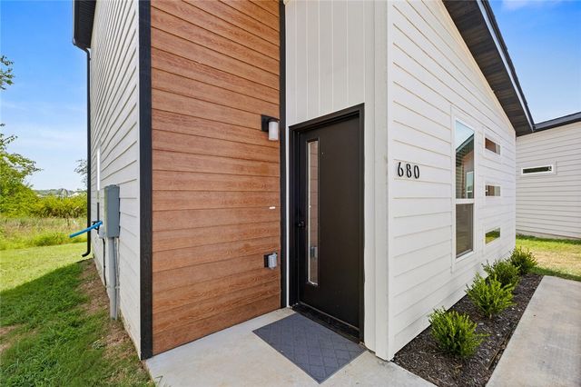 680 Pacific Avenue, Centerton, AR 72719