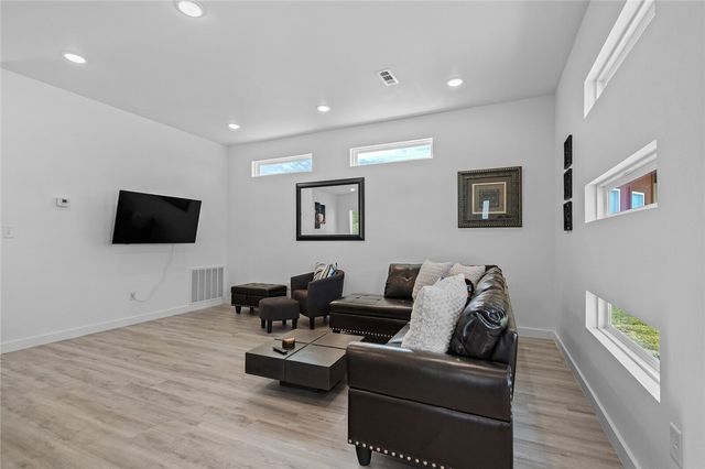 680 Pacific Avenue, Centerton, AR 72719