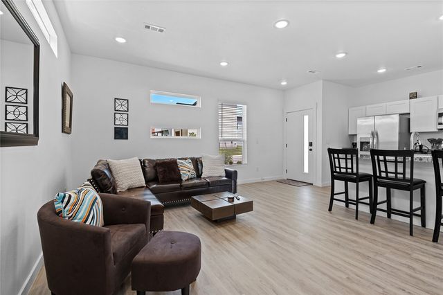 680 Pacific Avenue, Centerton, AR 72719