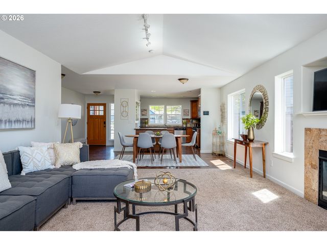 718 TRINITY Ct, Molalla, OR 97038