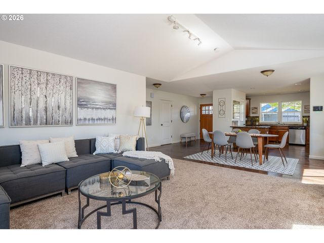 718 TRINITY Ct, Molalla, OR 97038