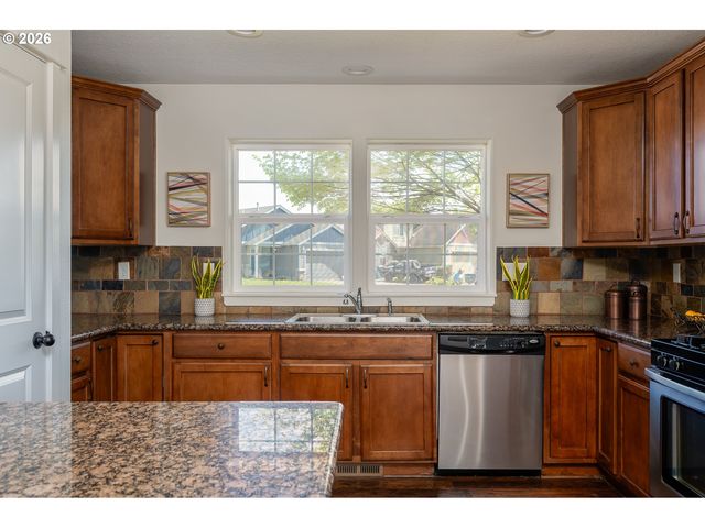 718 TRINITY Ct, Molalla, OR 97038