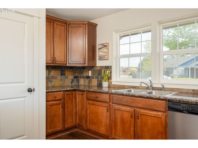 718 TRINITY Ct, Molalla, OR 97038