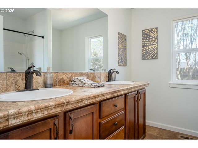718 TRINITY Ct, Molalla, OR 97038