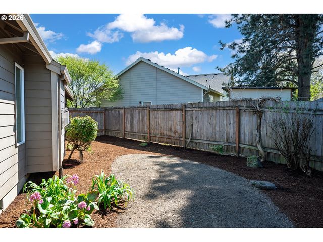 718 TRINITY Ct, Molalla, OR 97038