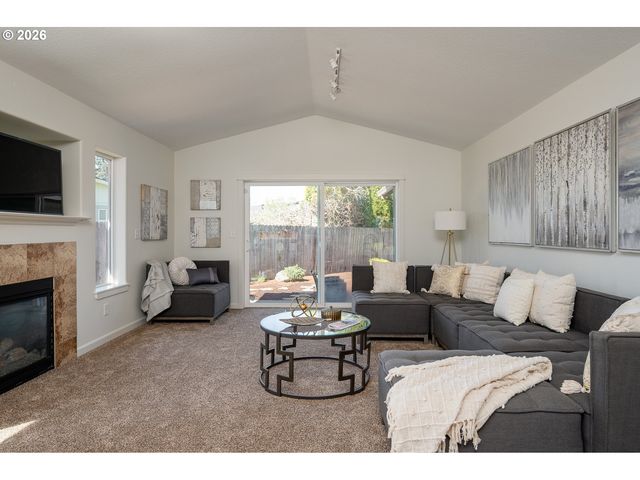 718 TRINITY Ct, Molalla, OR 97038