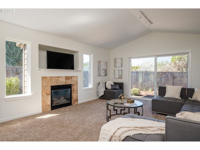 718 TRINITY Ct, Molalla, OR 97038