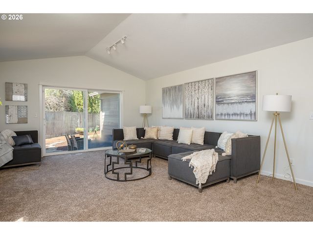 718 TRINITY Ct, Molalla, OR 97038