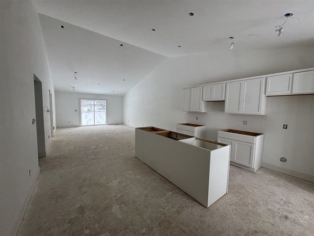 1575 N Village Circle, Kalamazoo, MI 49009