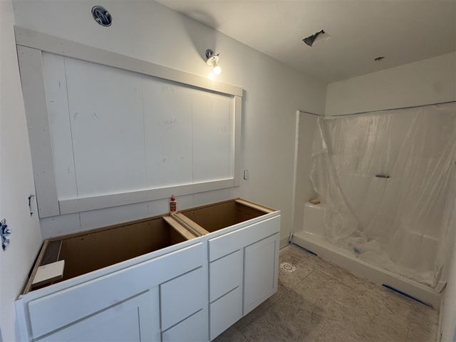 1575 N Village Circle, Kalamazoo, MI 49009