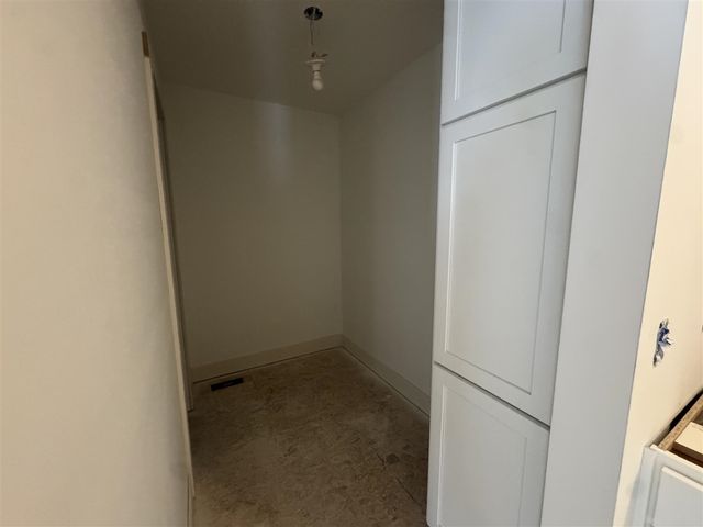 1575 N Village Circle, Kalamazoo, MI 49009