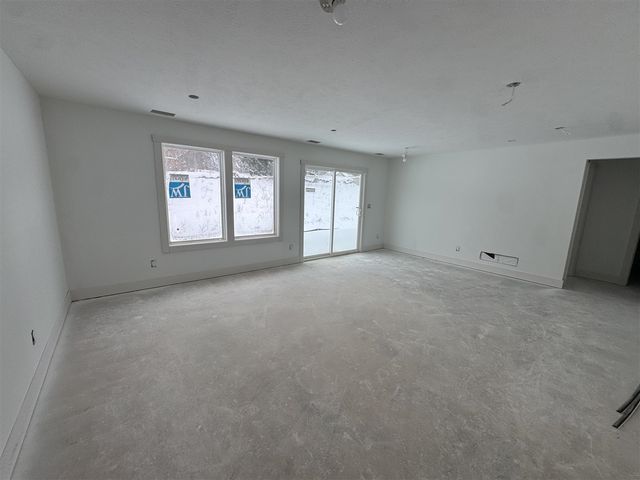 1575 N Village Circle, Kalamazoo, MI 49009