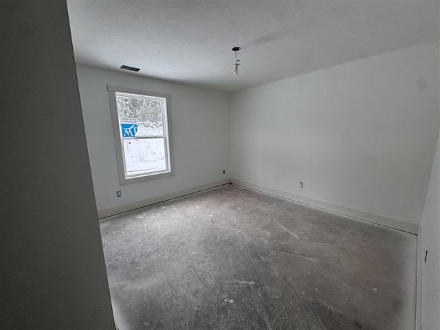 1575 N Village Circle, Kalamazoo, MI 49009