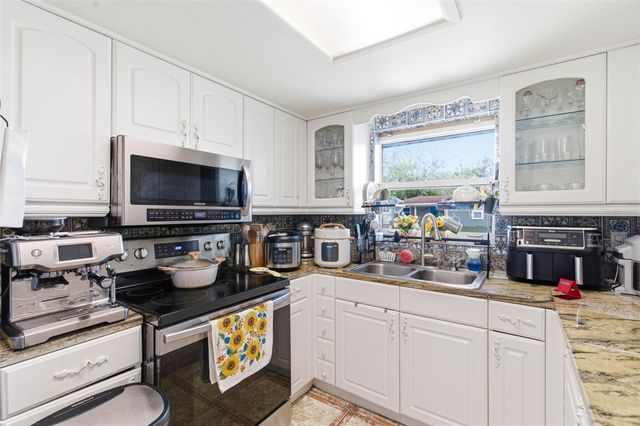 2706 W POWHATAN AVENUE, Tampa, FL 33614