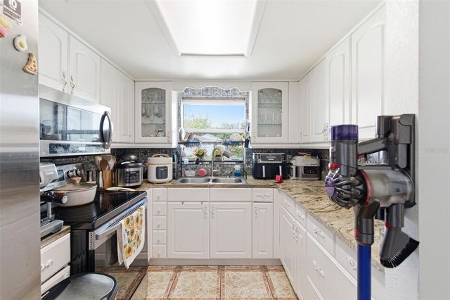 2706 W POWHATAN AVENUE, Tampa, FL 33614