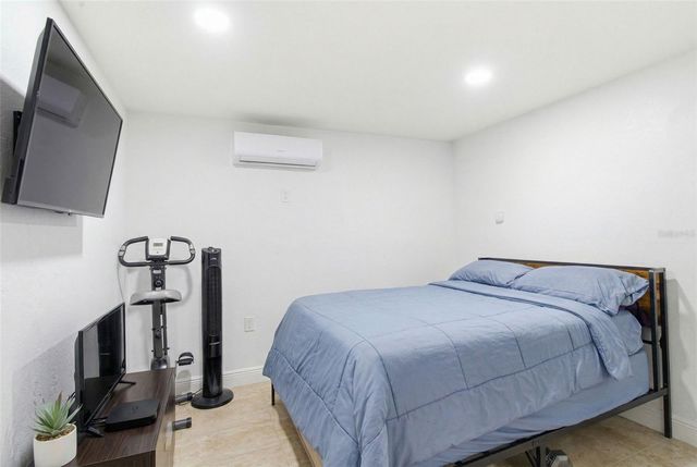 2706 W POWHATAN AVENUE, Tampa, FL 33614