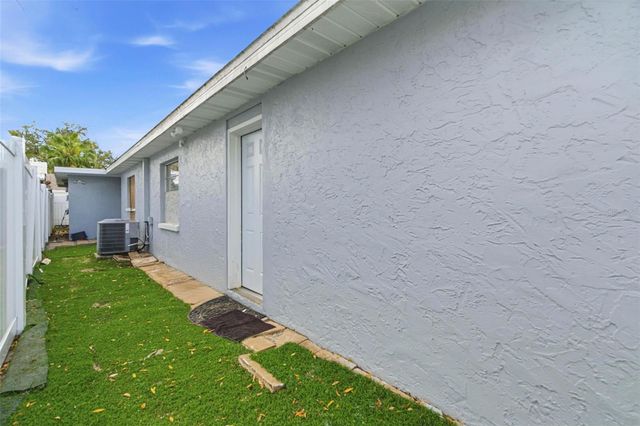 2706 W POWHATAN AVENUE, Tampa, FL 33614