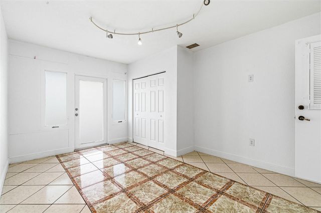 2706 W POWHATAN AVENUE, Tampa, FL 33614