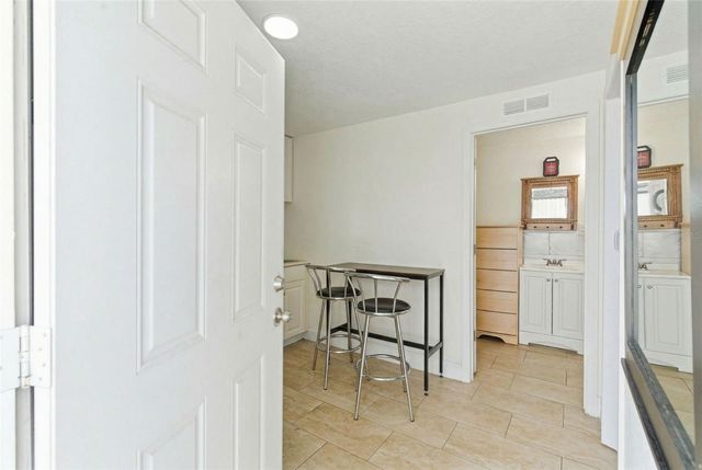 2706 W POWHATAN AVENUE, Tampa, FL 33614