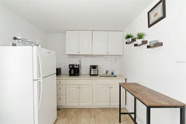 2706 W POWHATAN AVENUE, Tampa, FL 33614