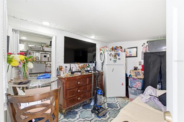 2706 W POWHATAN AVENUE, Tampa, FL 33614