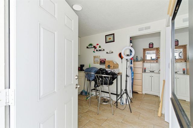 2706 W POWHATAN AVENUE, Tampa, FL 33614