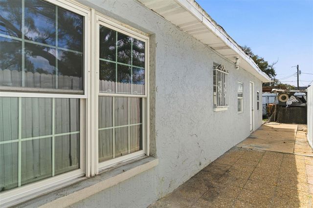 2706 W POWHATAN AVENUE, Tampa, FL 33614