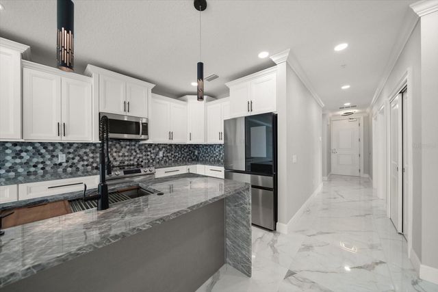 211 DOLPHIN POINT 301, Clearwater, FL 33767