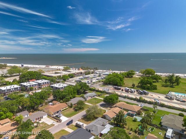 141 Beachview Avenue, Biloxi, MS 39531