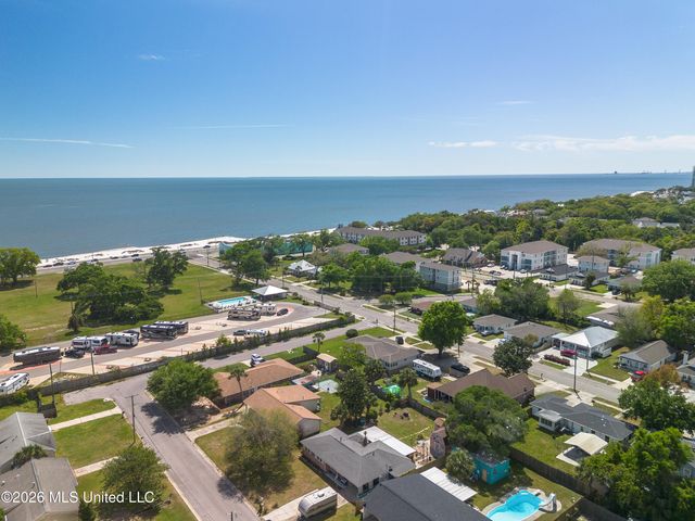 141 Beachview Avenue, Biloxi, MS 39531