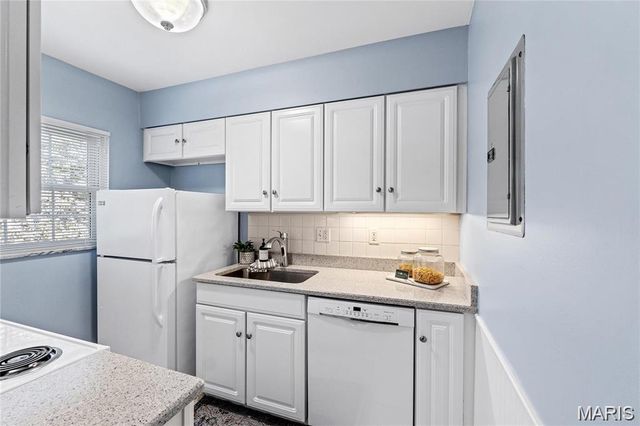 617 Candleberry Court A, Kirkwood, MO 63122