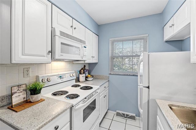 617 Candleberry Court A, Kirkwood, MO 63122