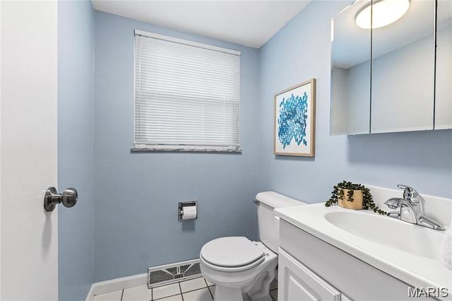 617 Candleberry Court A, Kirkwood, MO 63122