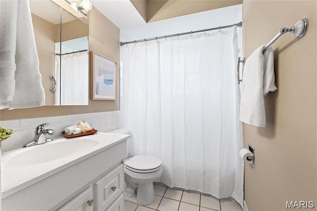 617 Candleberry Court A, Kirkwood, MO 63122