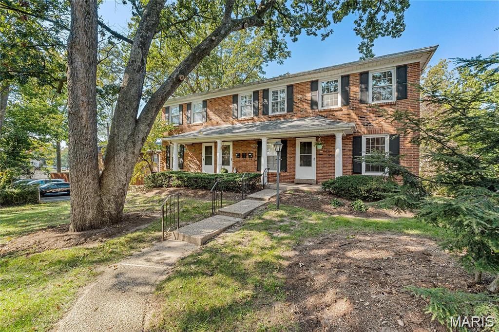 617 Candleberry Court A, Kirkwood, MO 63122