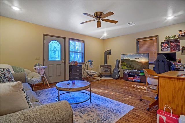 209 Hickory Hills Drive, Russellville, AR 72802