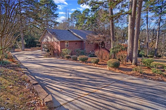209 Hickory Hills Drive, Russellville, AR 72802