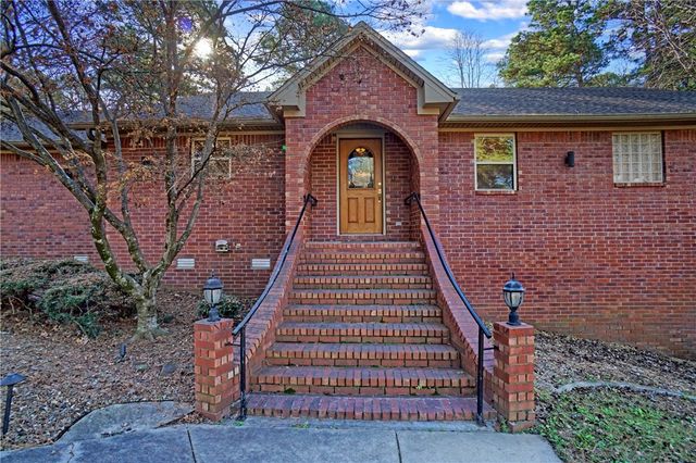 209 Hickory Hills Drive, Russellville, AR 72802