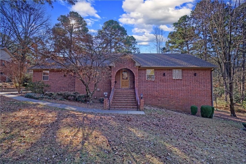 209 Hickory Hills Drive, Russellville, AR 72802