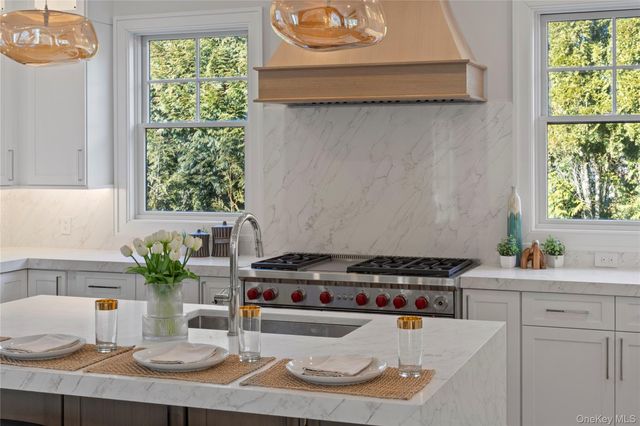 2590 Cox Neck Road, Mattituck, NY 11952