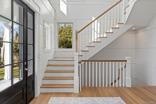 2590 Cox Neck Road, Mattituck, NY 11952